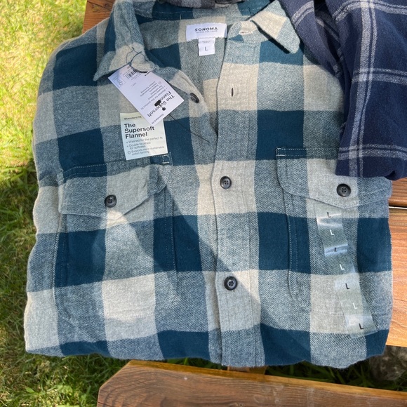 6 flannels - Picture 6 of 8
